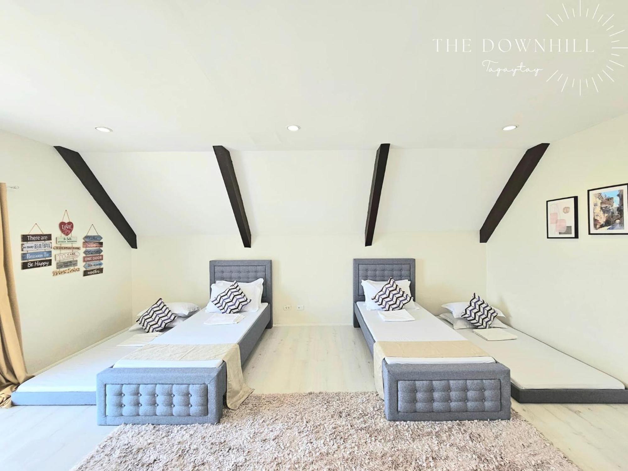 The Downhilltagaytay Resort Tagaytay City Exterior photo